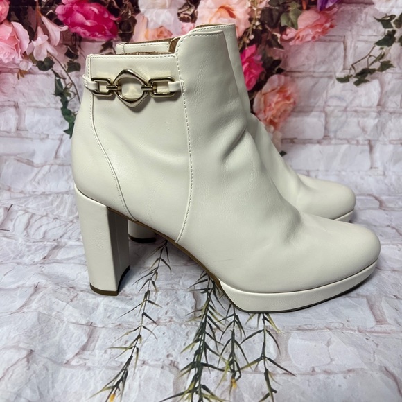 Naturalizer Berri Off White Ankle Boots size 10w - Picture 1 of 11